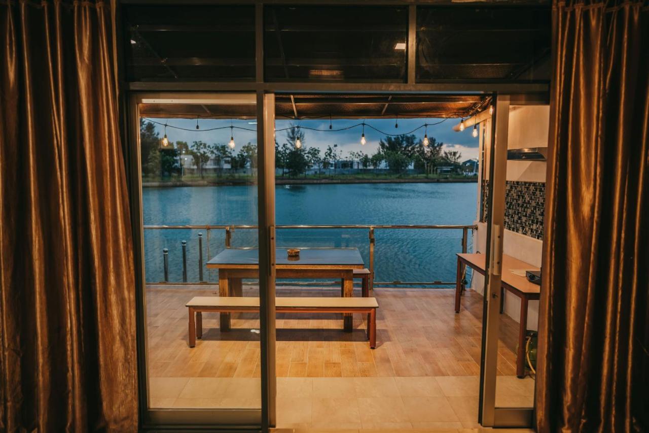 Canoe And Fishing , Free Pickup Villa Batam Kültér fotó